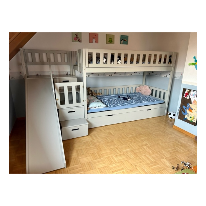 Stapelbed met trap en glijbaan